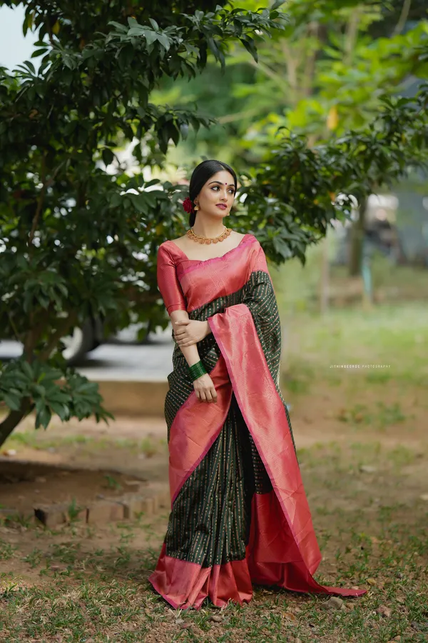 DARK_GREEN_PURE_BANARASI_SAREE